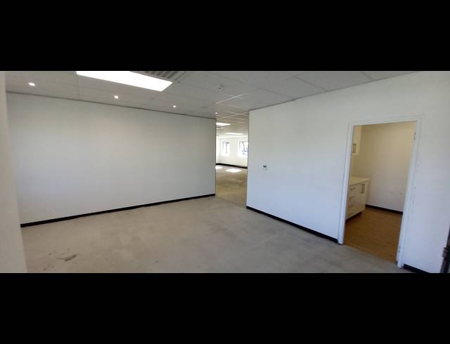 1,013M² OFFICE TO LET IN BRYANSTON